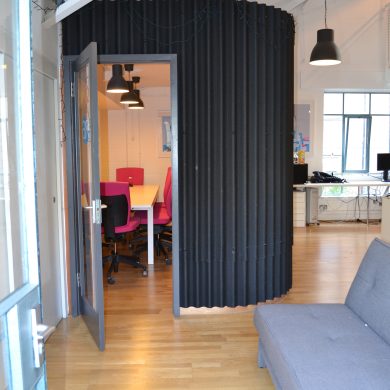 1a. entrance & meeting pod