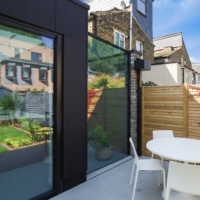 15-minimalist-contemporary-rear-extension-pivot door-frameless-glazing-patio-terrace